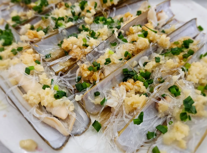 鴨脷洲街市熟食中心將於8月1日展開優化攤檔工程,惟其中一家人氣海鮮加工老店「珠記」選擇榮休結業(Google資料圖片)