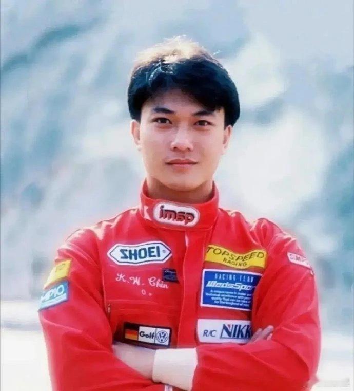 壯年的錢小豪是運動健將,又愛打拳、又愛飛車。