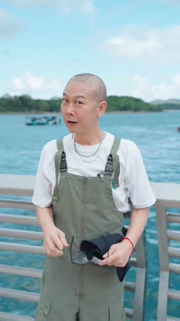 錢小豪雖然身材清減了,但看起來更顯年輕。