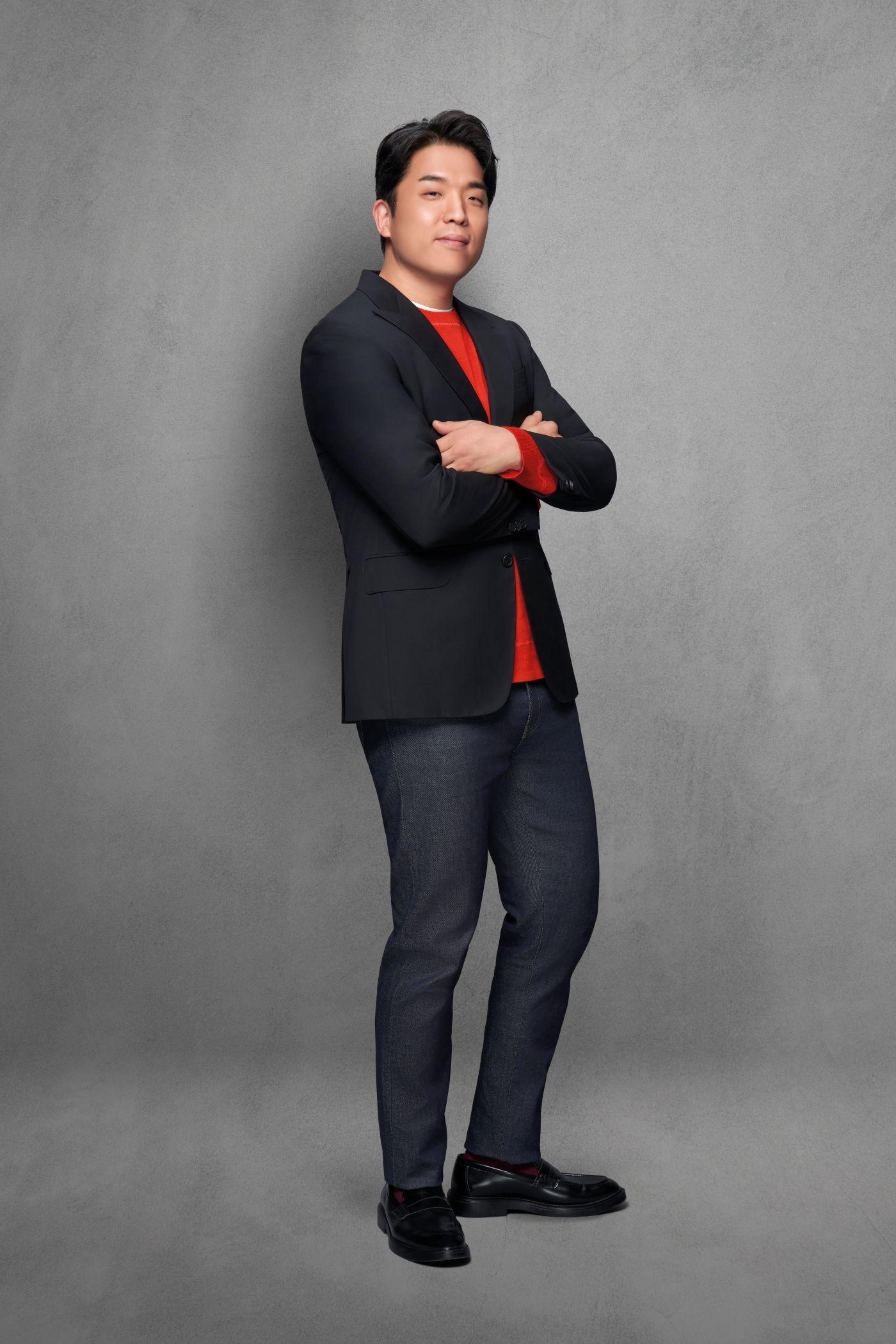 韓國星級主廚安成宰首次於香港電視節目中亮相,擔任「最紅大廚」廚藝指導,與八強大廚交流及給予星級意見。