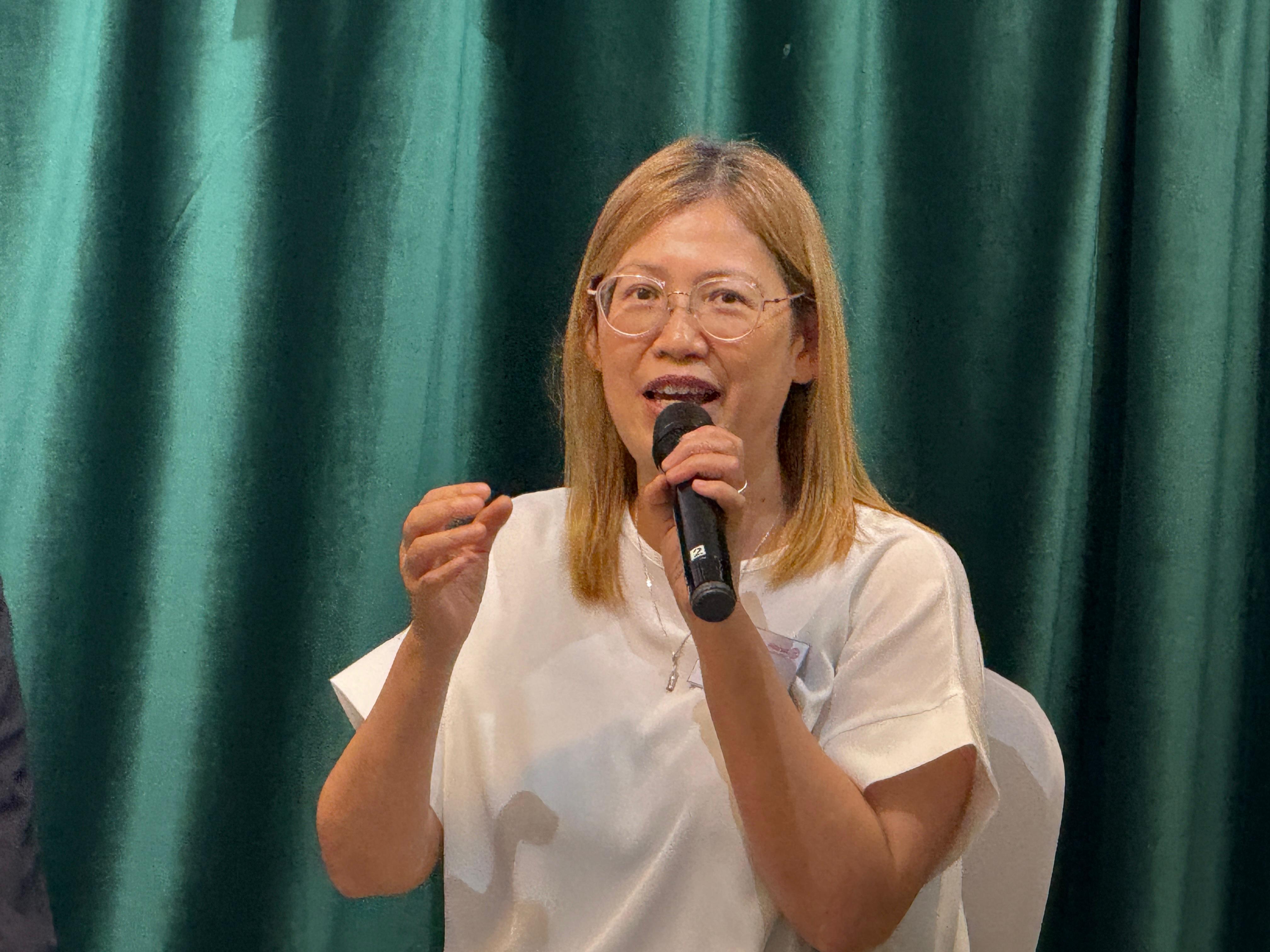 香港傷健協會總幹事鄒頴詩希望除關心傷殘人士,照顧者心理也同樣重要。(鄧昊輝攝)