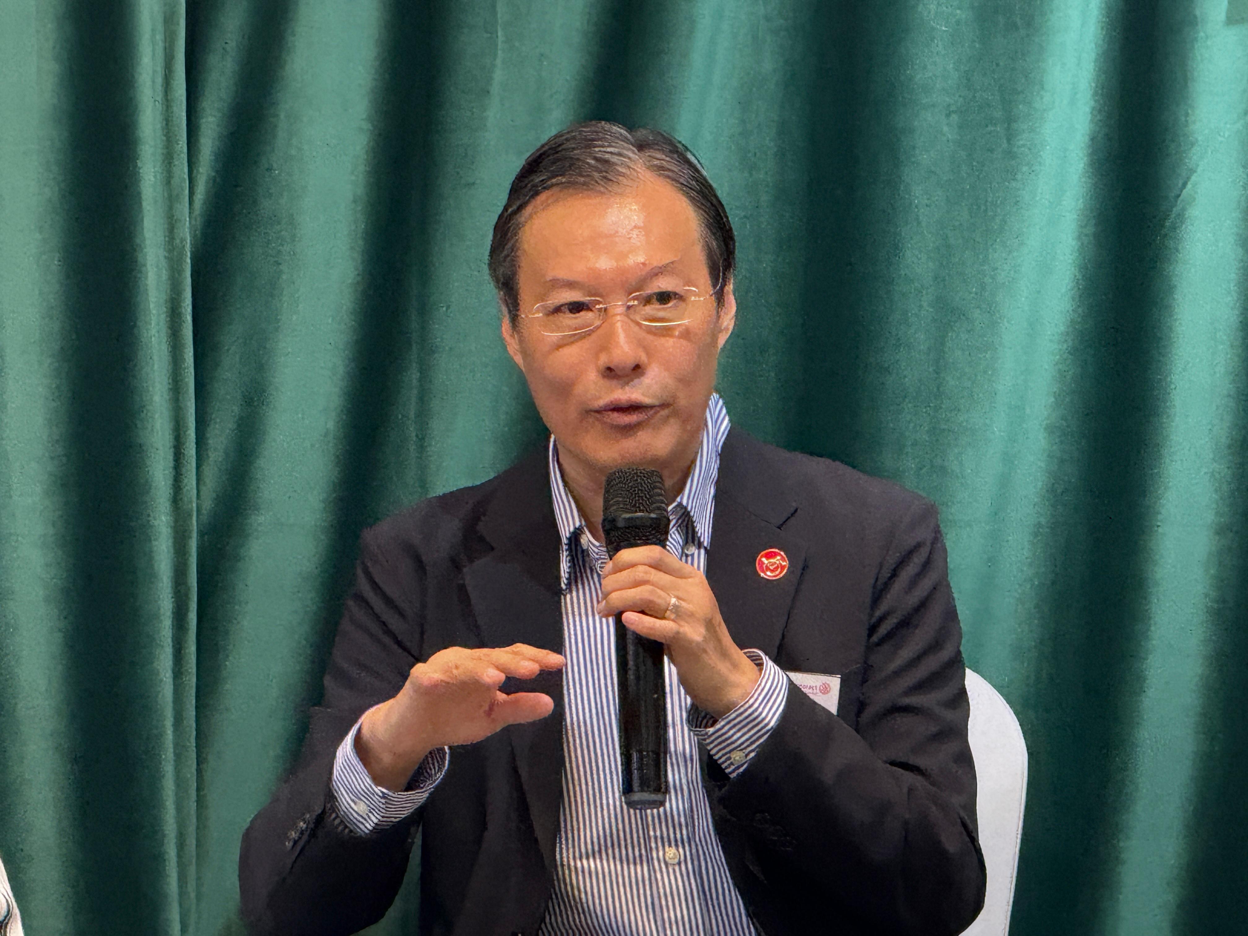 香港傷殘青年協會行政總監劉家倫認為社會共融從小做起。(鄧昊輝攝)