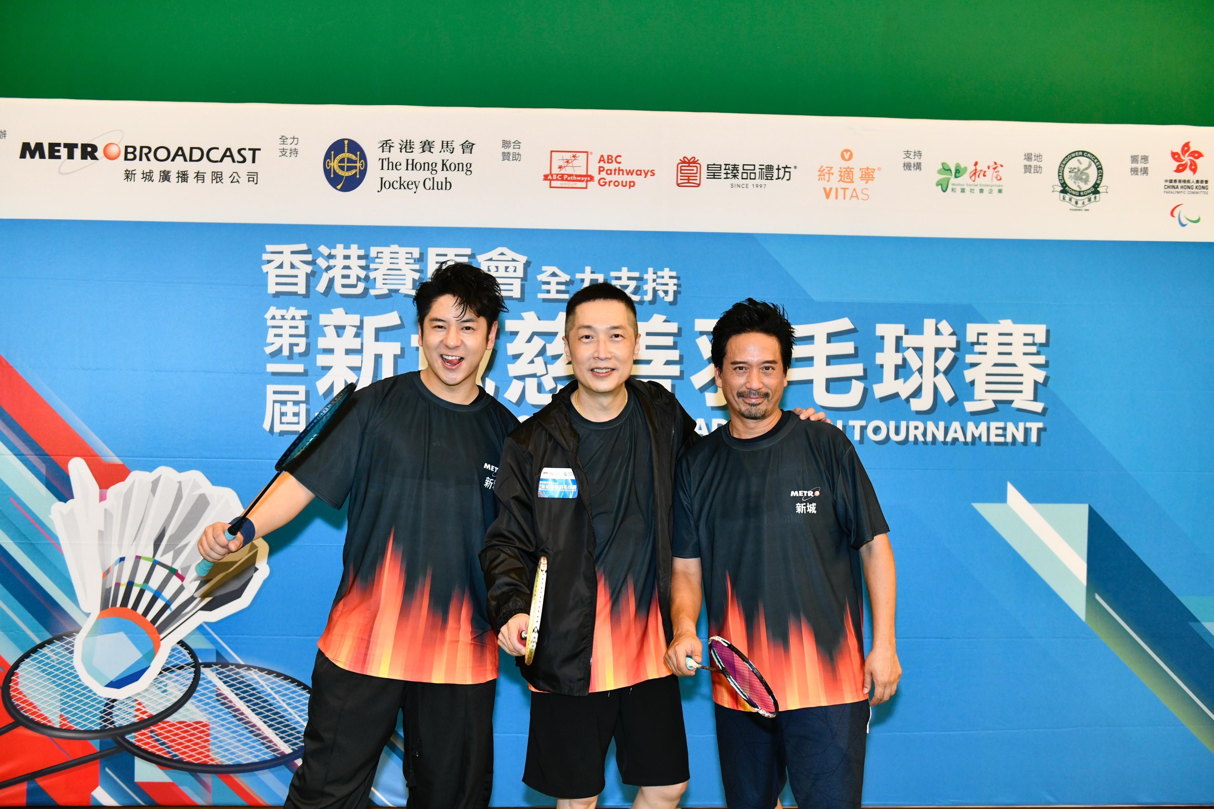 馬浚偉與郭偉亮、許廷鏗出席《第一屆新城慈善羽毛球賽》。
