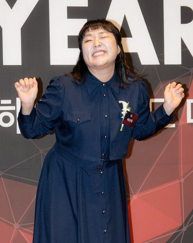 李秀智搞笑天份高,因此被Psy睇中。