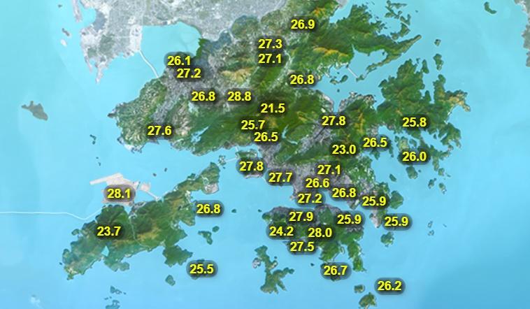 本港地區今日天氣預測大致多雲,間中有驟雨及狂風雷暴,初時雨勢有時較大。最高氣溫約30度。(香港天文台)