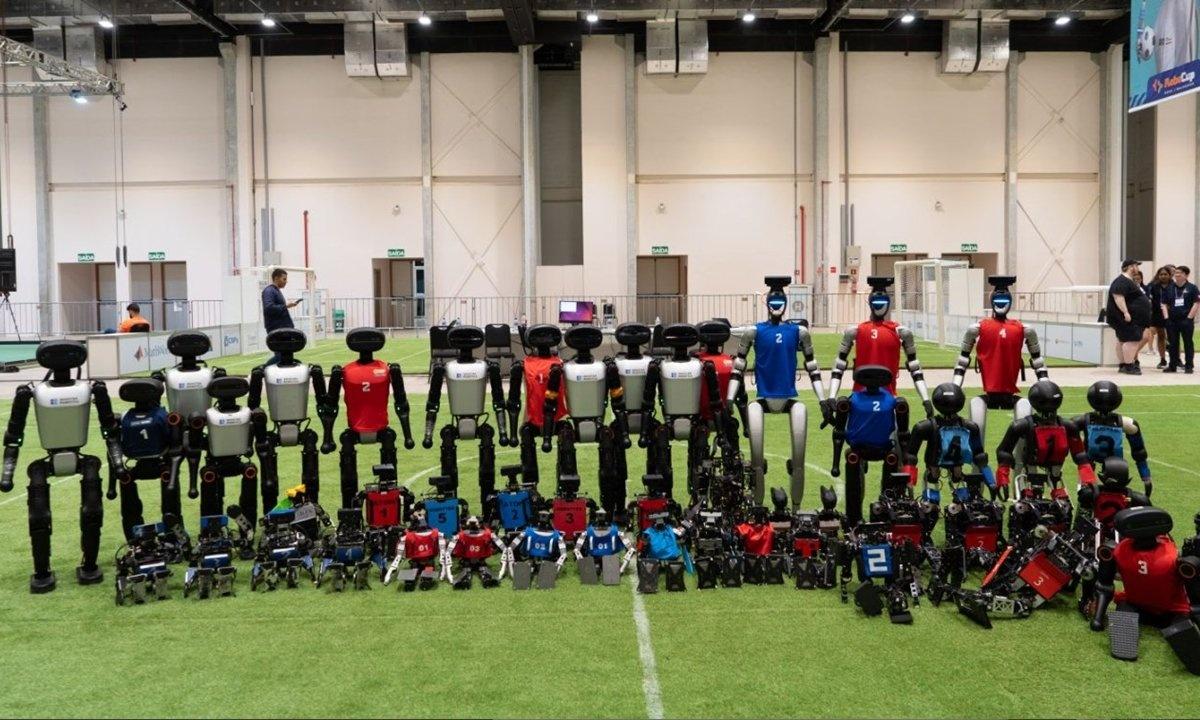 成人尺寸人形機械人的組別清華大學火神隊與中國農業大學山海隊。(X)