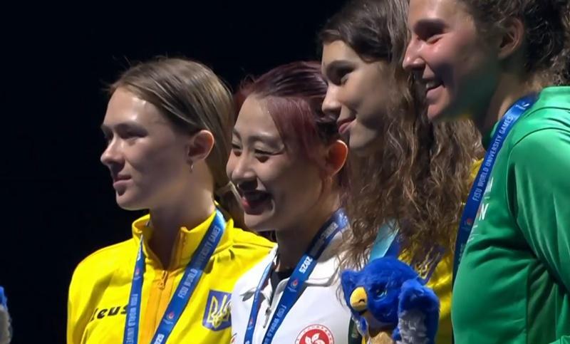 佘繕妡(Kaylin)成功衛冕,為本港取得首面金牌,成為歷來第1位連續兩屆奪金的港將。(有線新聞截圖)