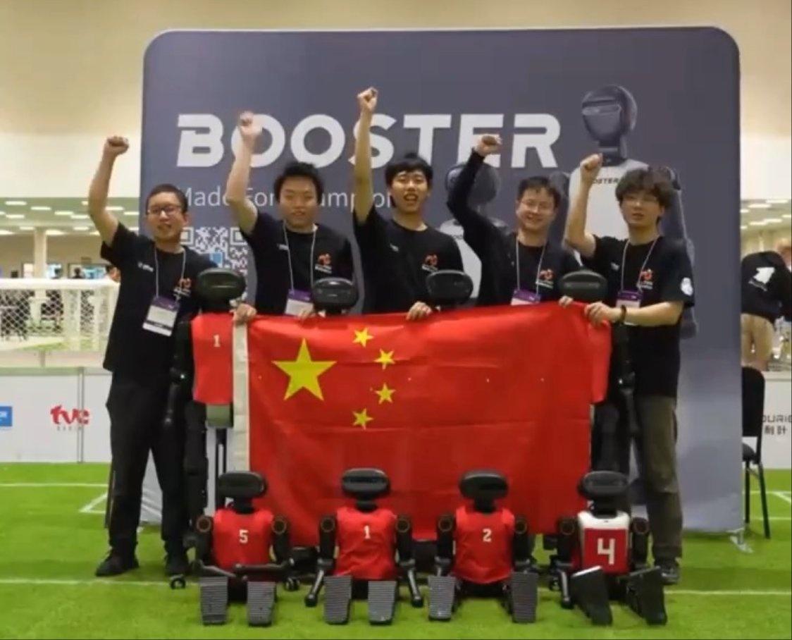 中國清華火神隊首次在人形組奪金。(X)