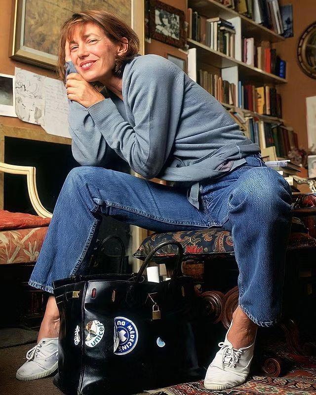 Jane Birkin曾持續使用該袋9年。(X)