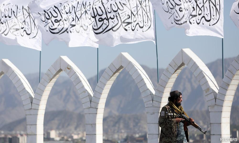 男子被塔利班要求「等到女孩9歲再帶她回家」。(資料圖片)