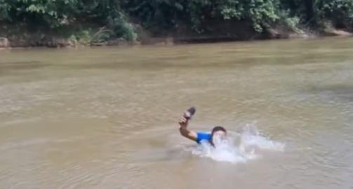 Frazão突然露出震驚表情,立即跳開,更險倒下。(X)