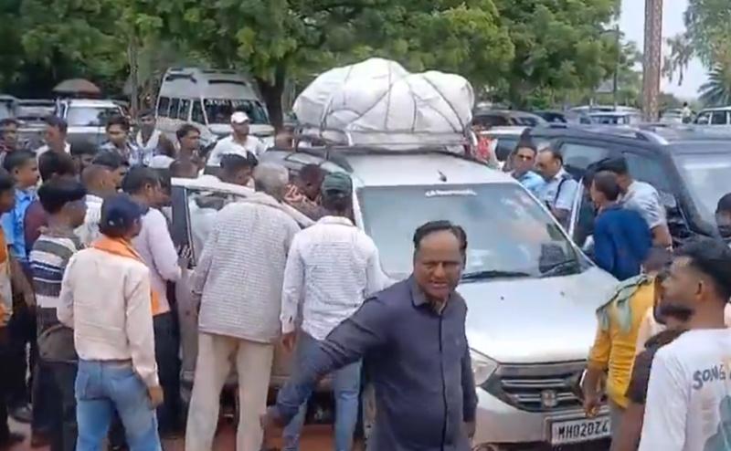 這家人把車輛停泊在烈日當空之下,車窗全數緊閉,更無人看管。(X)