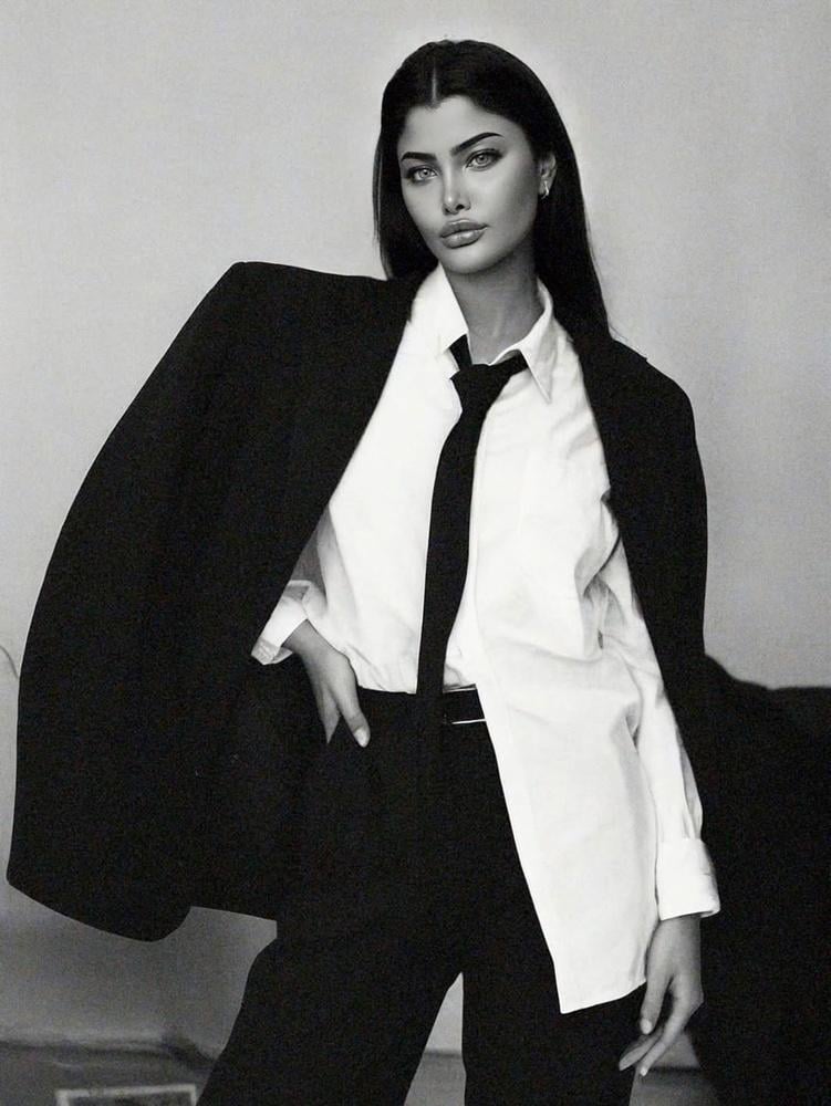 在她上傳的影片中,可見她身著性感暴露的衣服扭動身體。(IG)