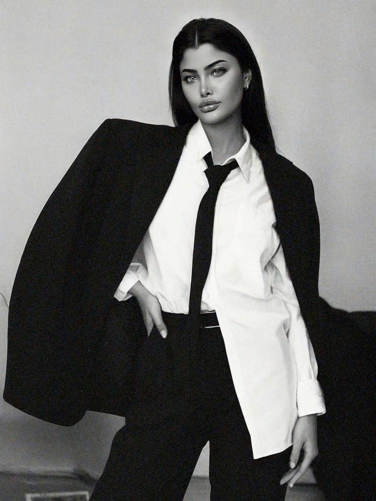 在她上傳的影片中,可見她身著性感暴露的衣服扭動身體。(IG)