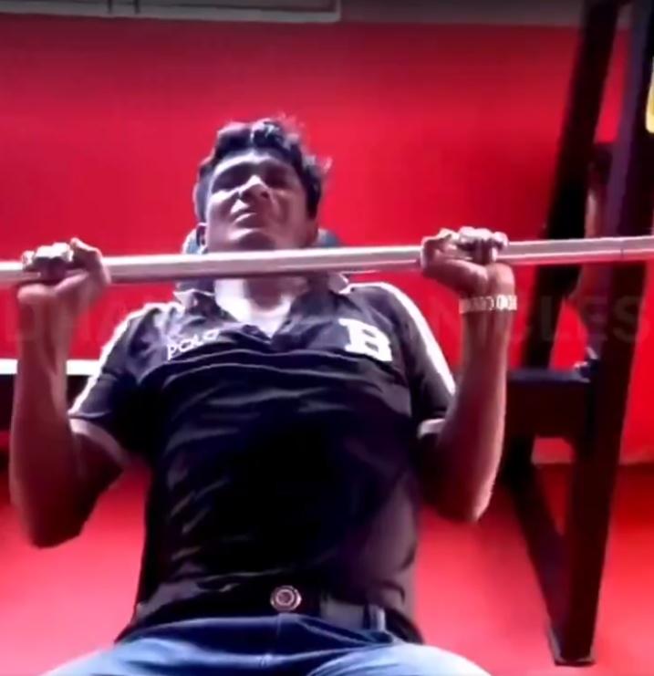 小偷被迫進行舉重、深蹲、仰臥推舉、引體上升等重訓。(X)