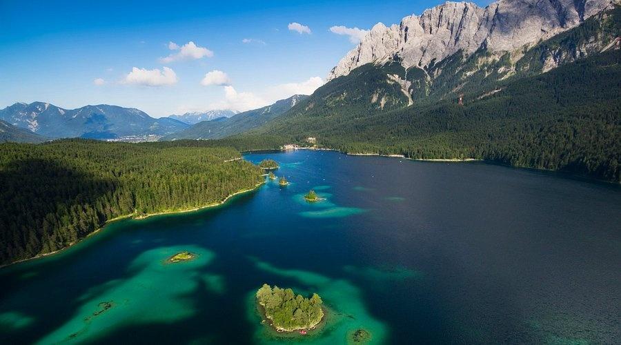 艾布湖是當地一個熱門的旅遊景點。(資料圖片)