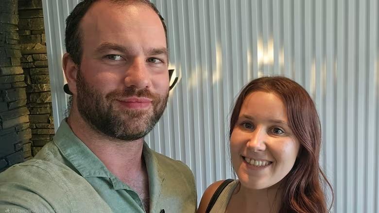 女事主Natasha Lavoie和伴侶Jonathan McCurrach。(X)