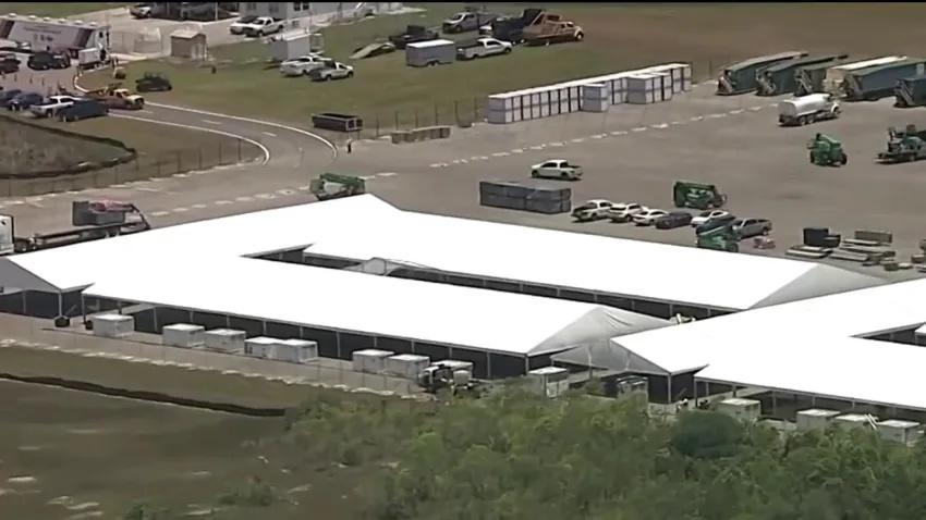 萊維特形容:「這裡只有一條路進來,唯一的出路是單程航班。(X)