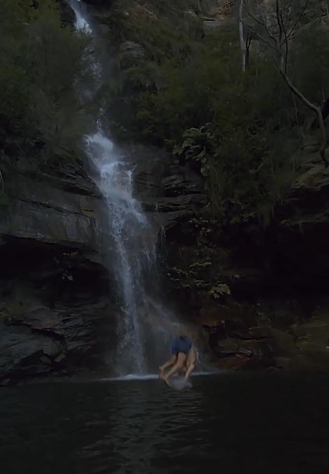 Vali Graha事後表示,自己落水姿勢有誤,導致衝擊力過大。(IG)