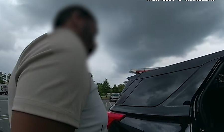 J’quawn Dixon被依兩項兒童虐待重罪起訴,警方未公布他與兩童的關係。(FB)