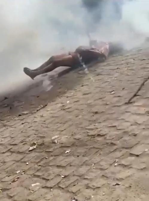 女子立即被炸至倒地不起。(X)