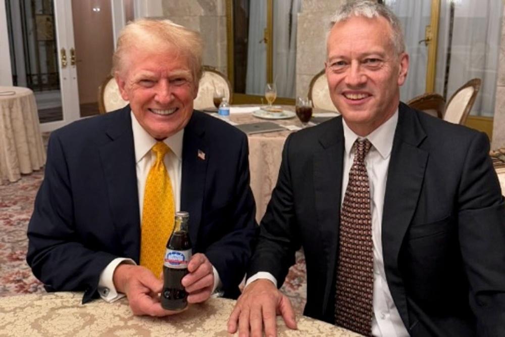 特朗普與可口可樂行政總裁James Quincey。(2025年1月14日。X)