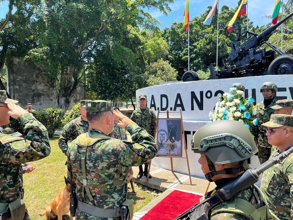 軍方亦於18日為Sanson舉行葬禮。(X)