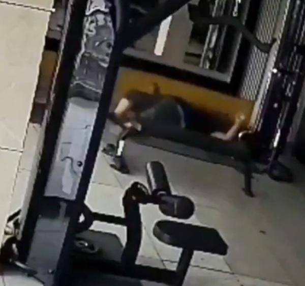 大約過了2分鐘就突然倒地。(X)