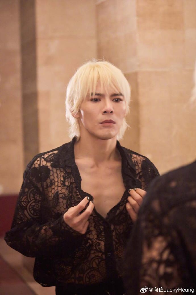 向佐最新近照。