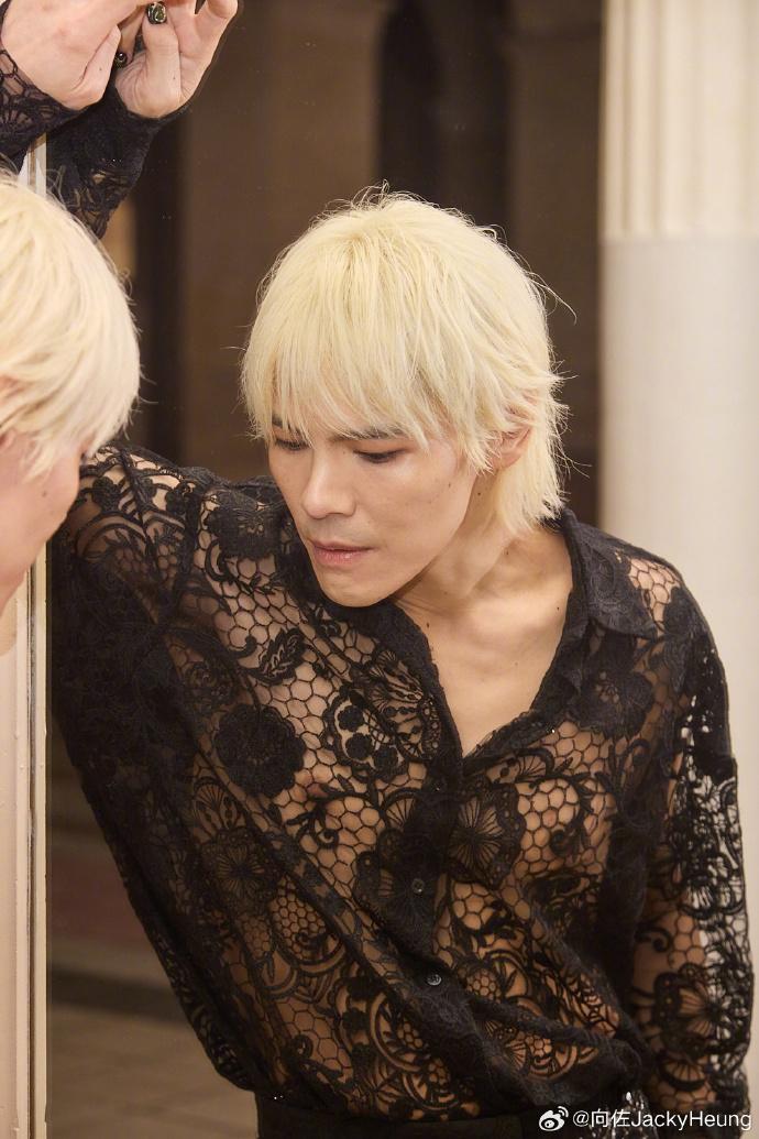 向佐最新近照。