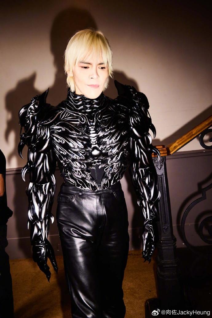 向佐最新近照。