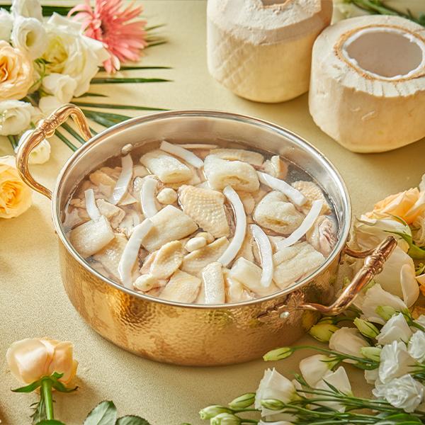 竹笙椰子雞煲$258/半隻雞,$358/整隻雞