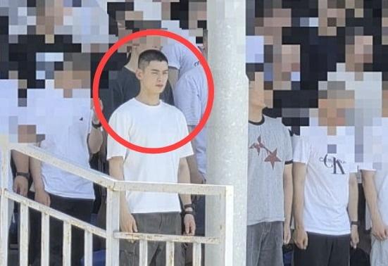 被稱為「顏值天才」的車銀優,就算剪了吋頭,外形依然吸引。