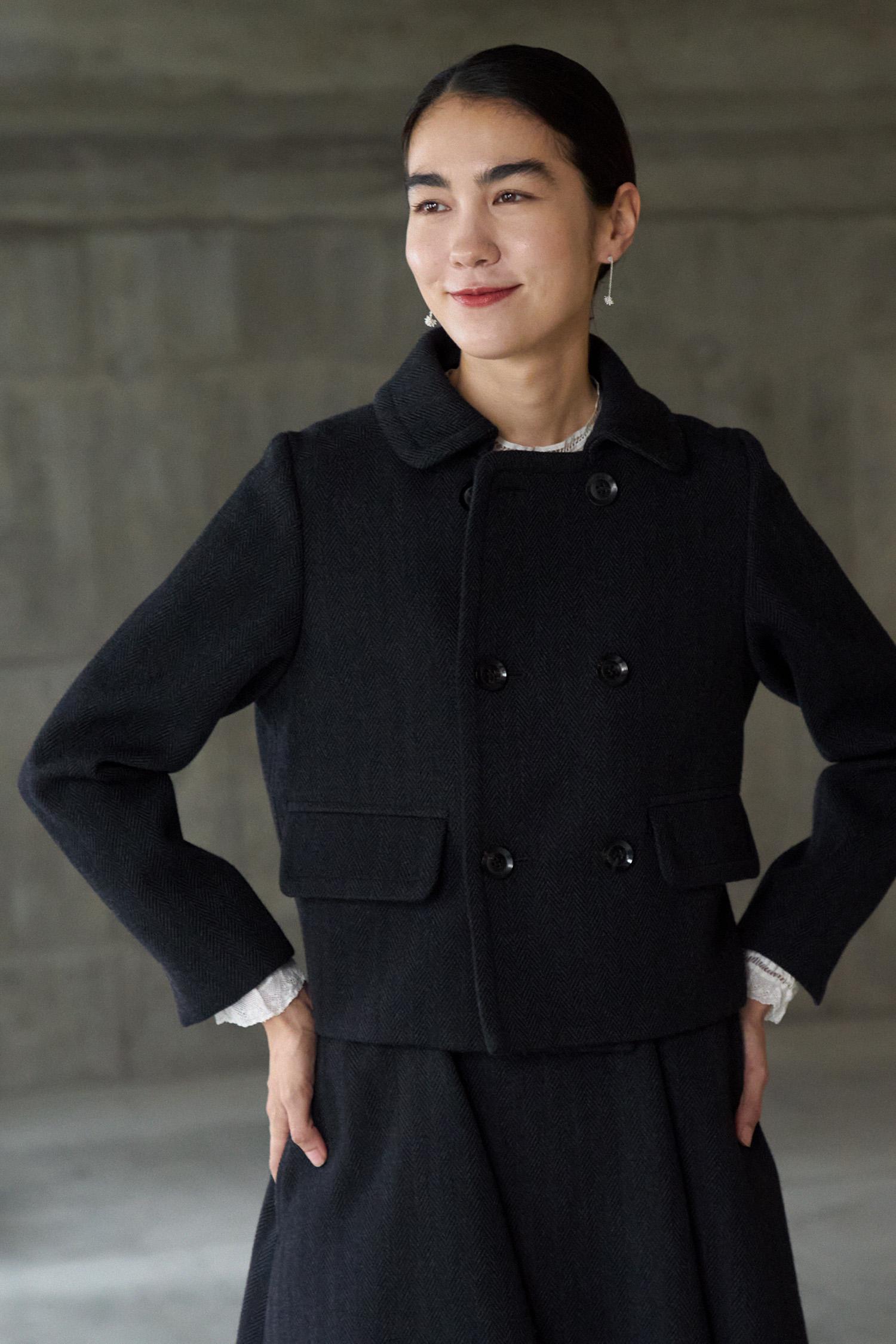 黑色呢絨孖襟外套 $21,995