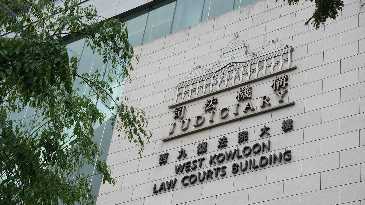 其中一名女子明日在西九龍裁判法院提堂。