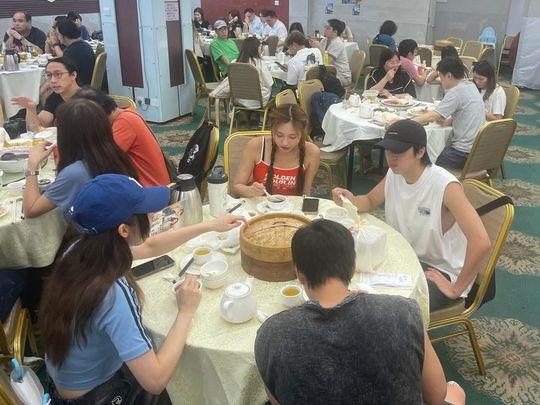 當天Ivy So被直擊與一名穿上背心的神秘男子一起用餐,疑有新戀情。