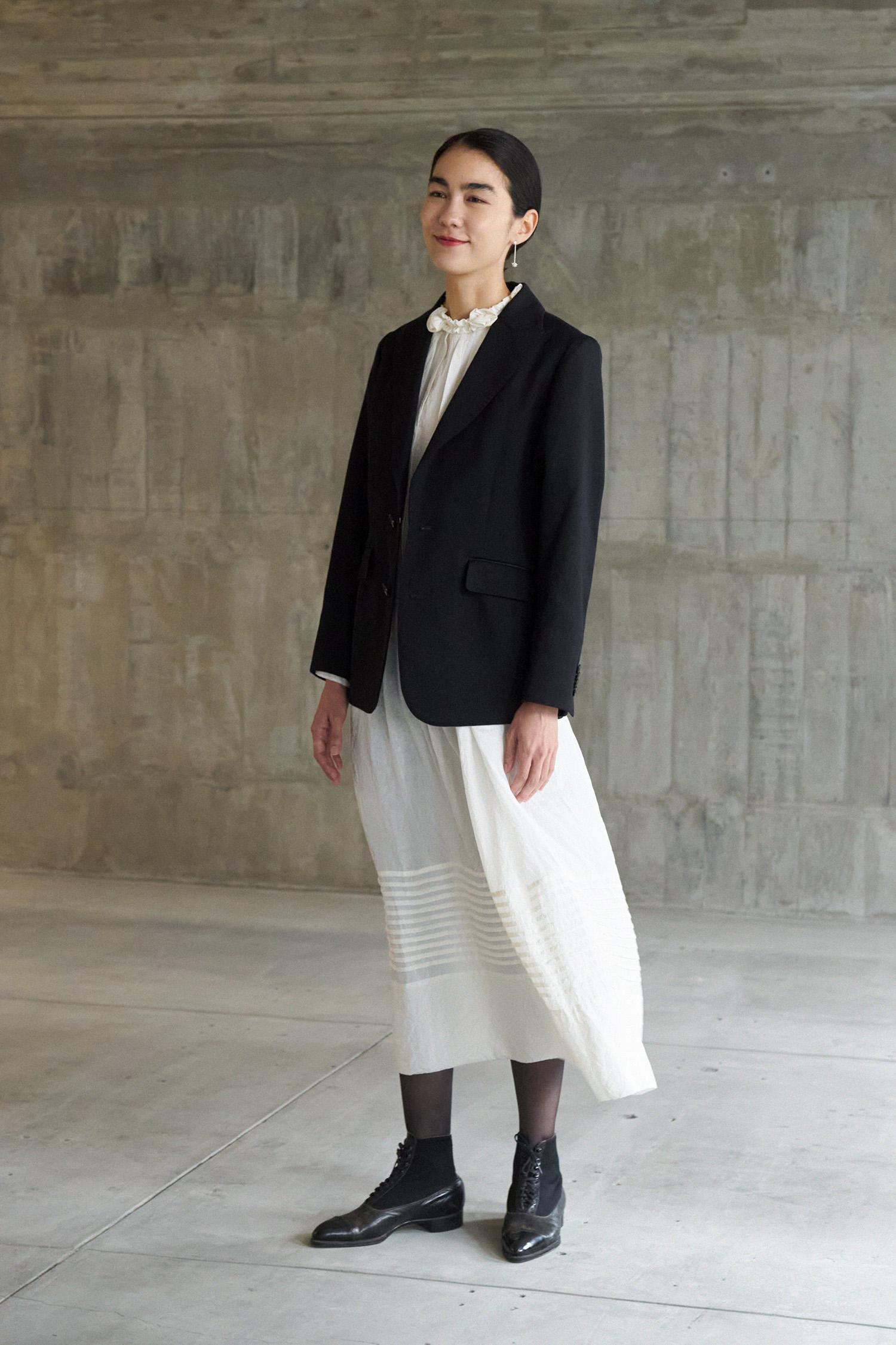 黑色呢絨雙紐扣西裝外套 $21,995至$23,995