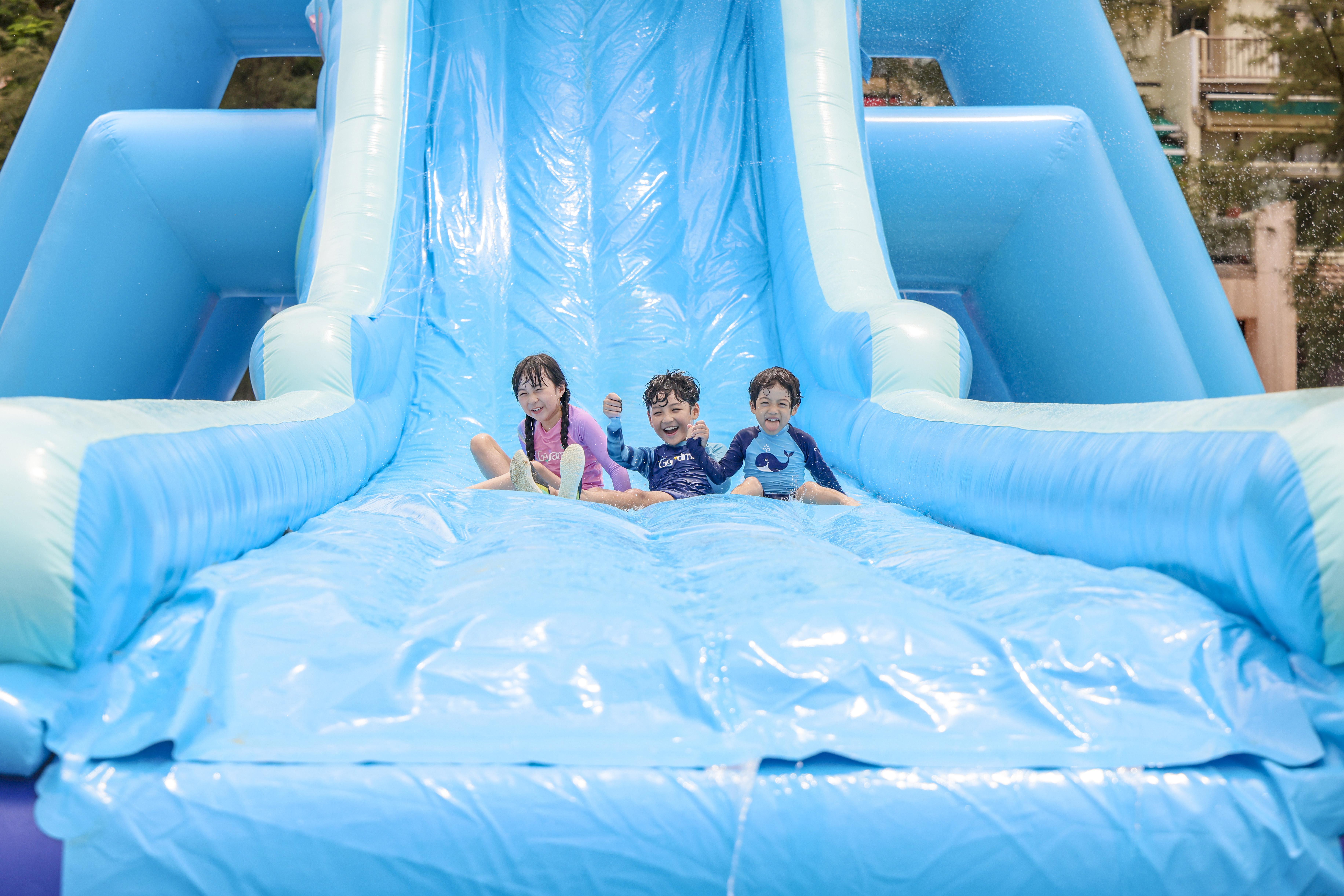 10米高「Bell Dual Track Speed Racer 雙道極速飛躍」充氣滑梯