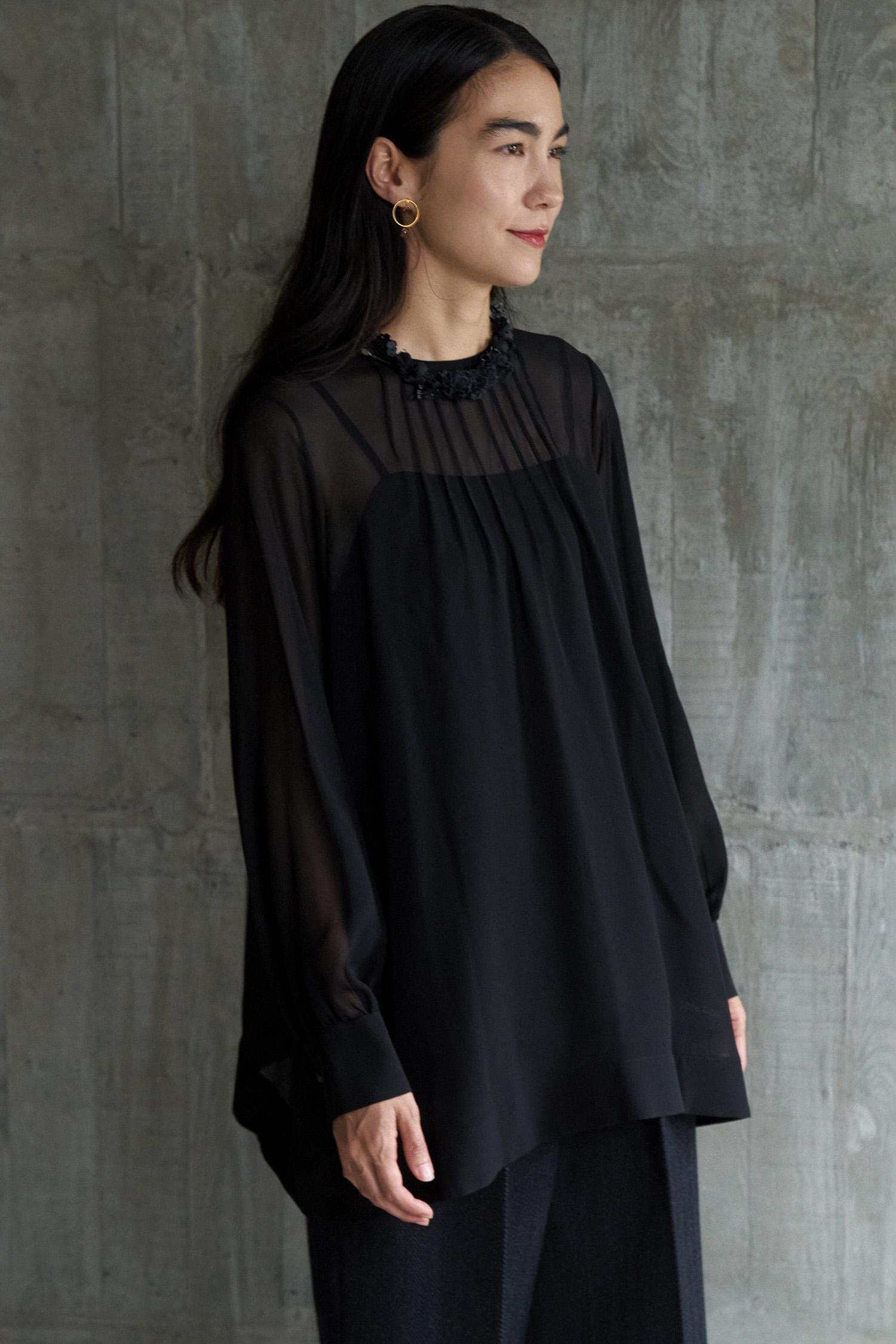黑色波浪領輕紗上衣 $8,695