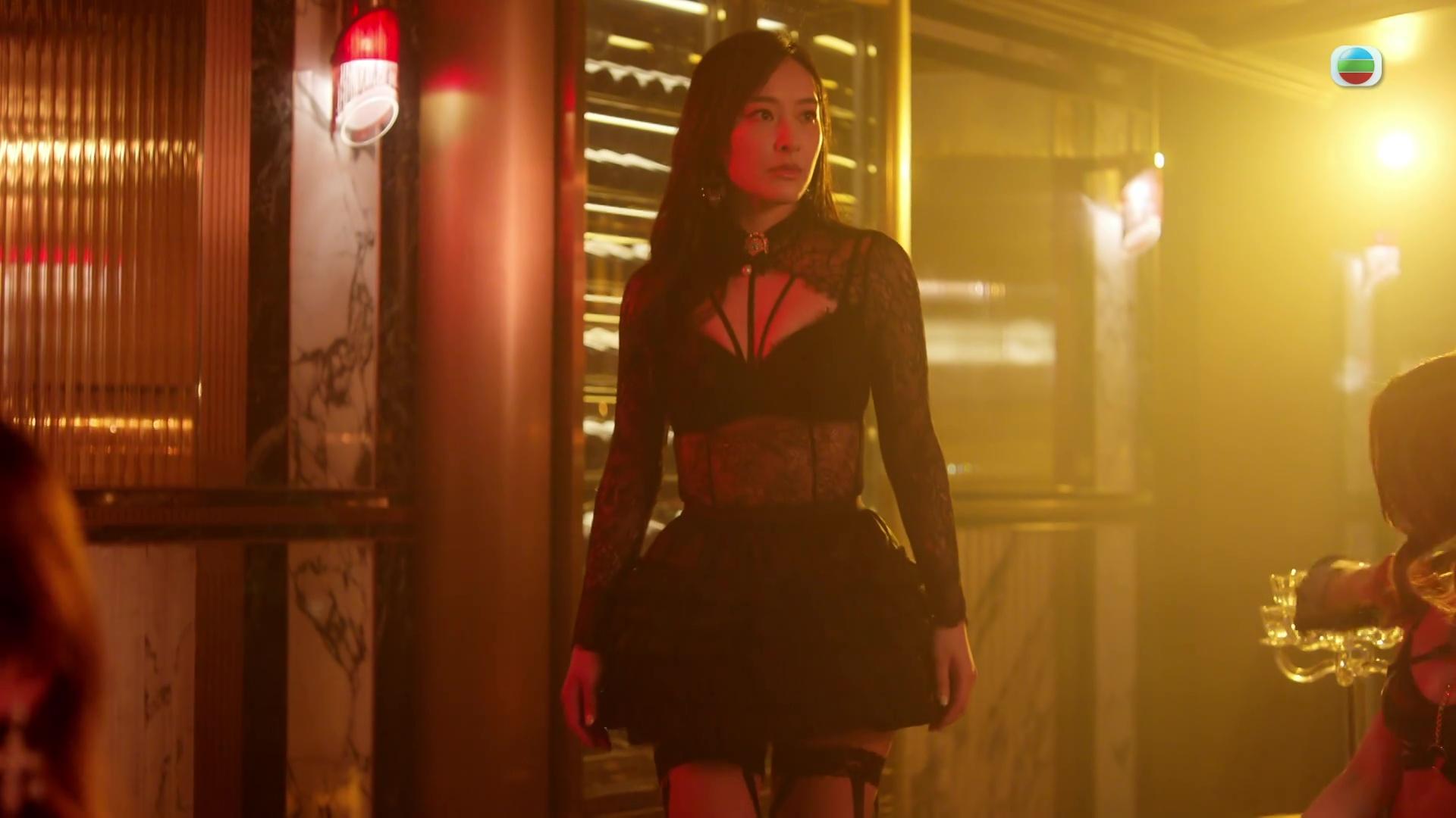 陳瀅完美carry「舞小姐」打扮。