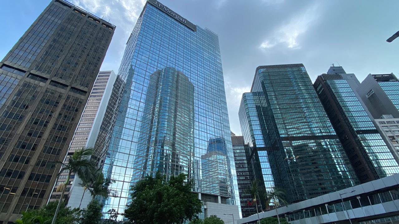 從收租股逆市上升 看商廈後市