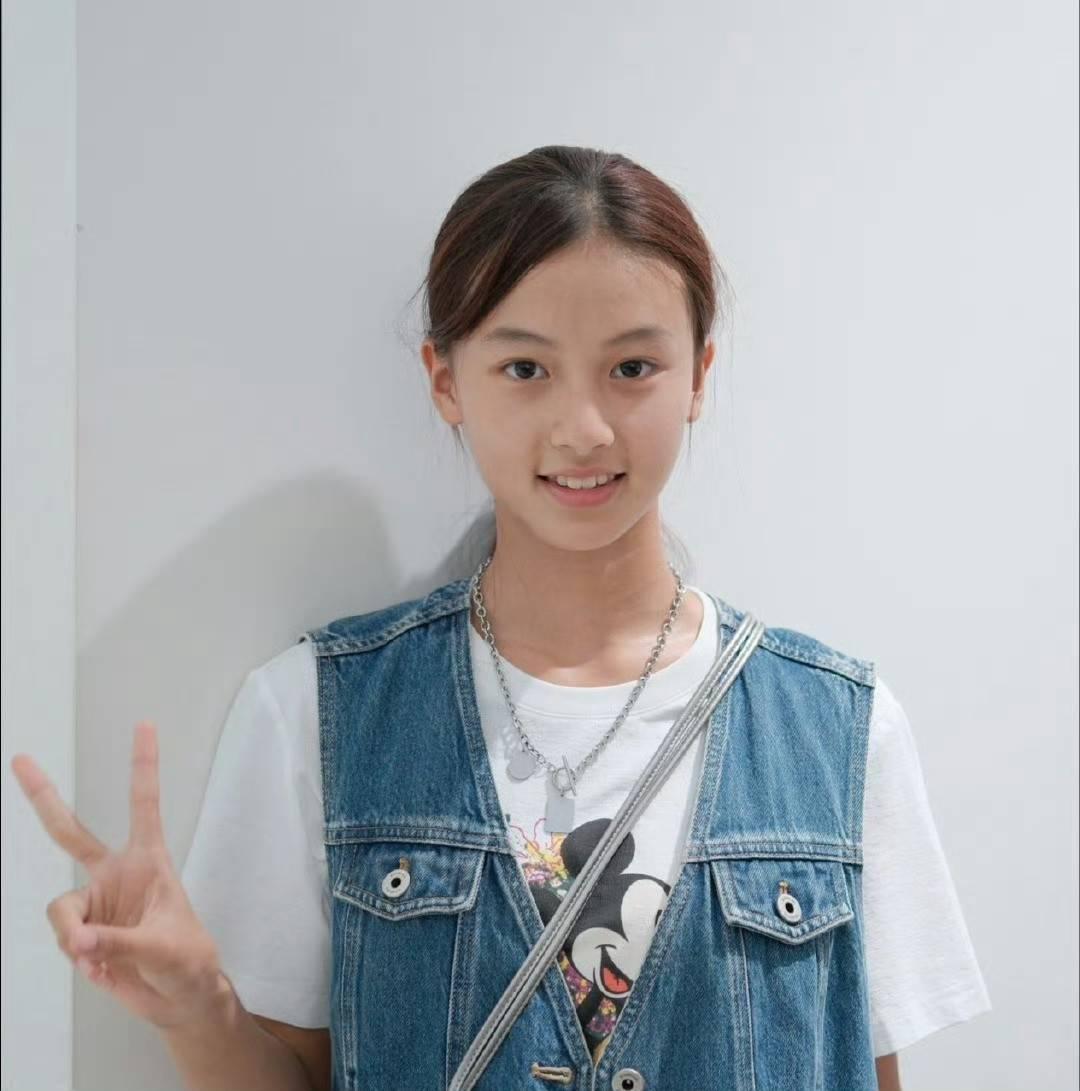 河南南陽15歲美少女網紅七七神似張栢芝