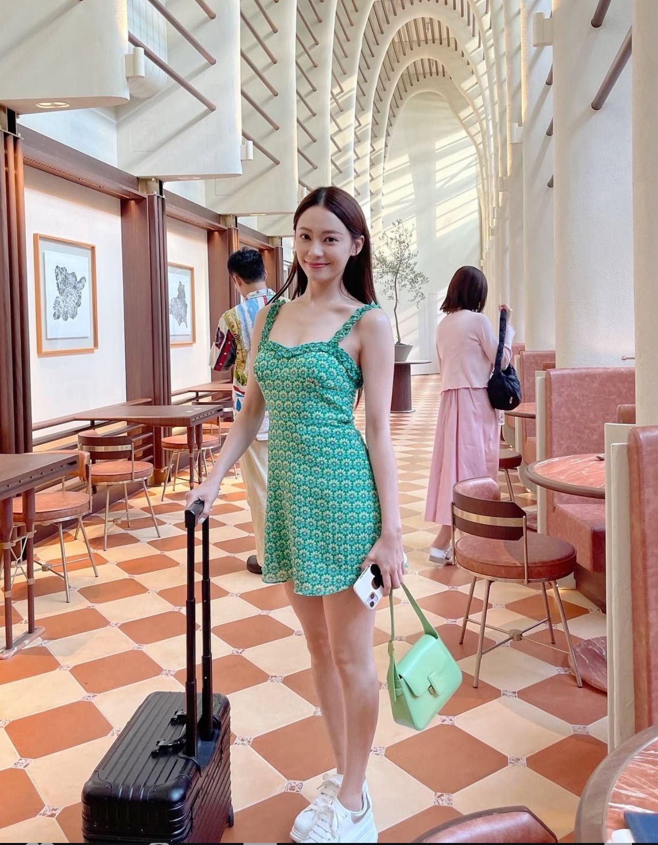 葉蒨文早前穿過同款裙出po。