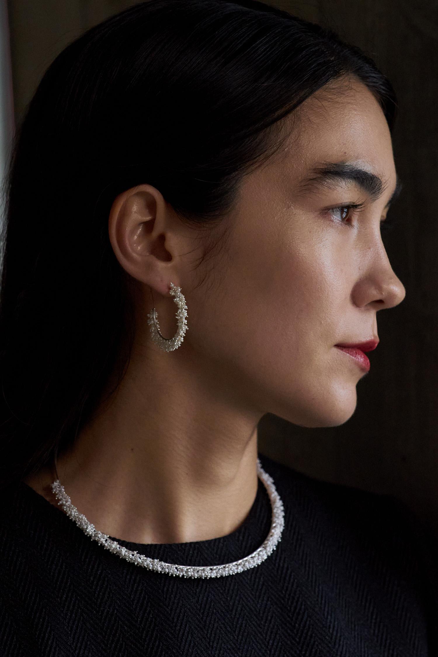 珍珠銀耳環 $6,595、珍珠銀頸鏈 $11,995