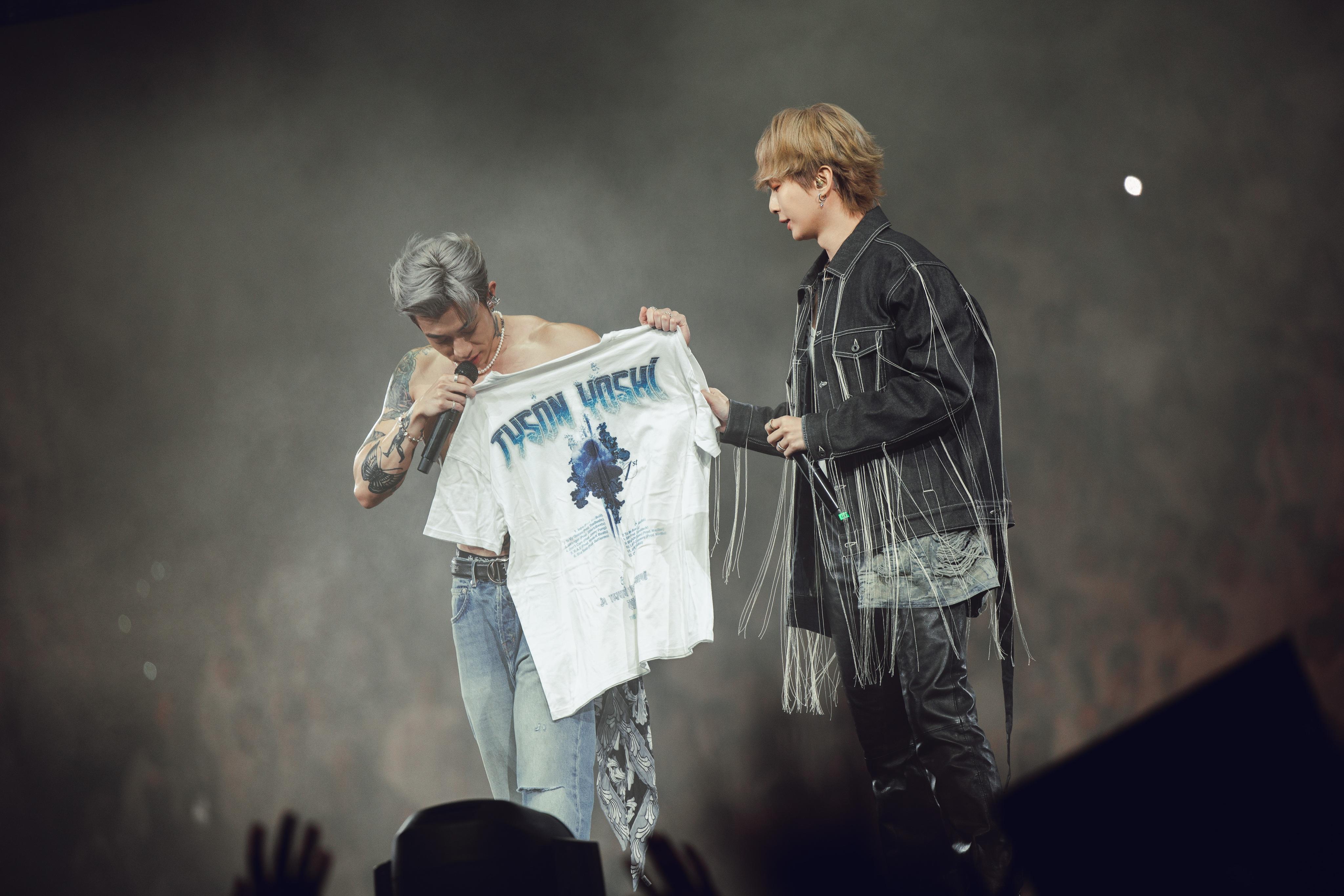 Tyson Yoshi從起初只有幾十人的演唱會到踏上啟德場館,感激好兄弟MADBOII一直陪伴。