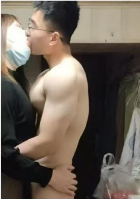 年逾60歲的南京偽娘「紅姐」,以女裝扮相示人誘騙男性上門。