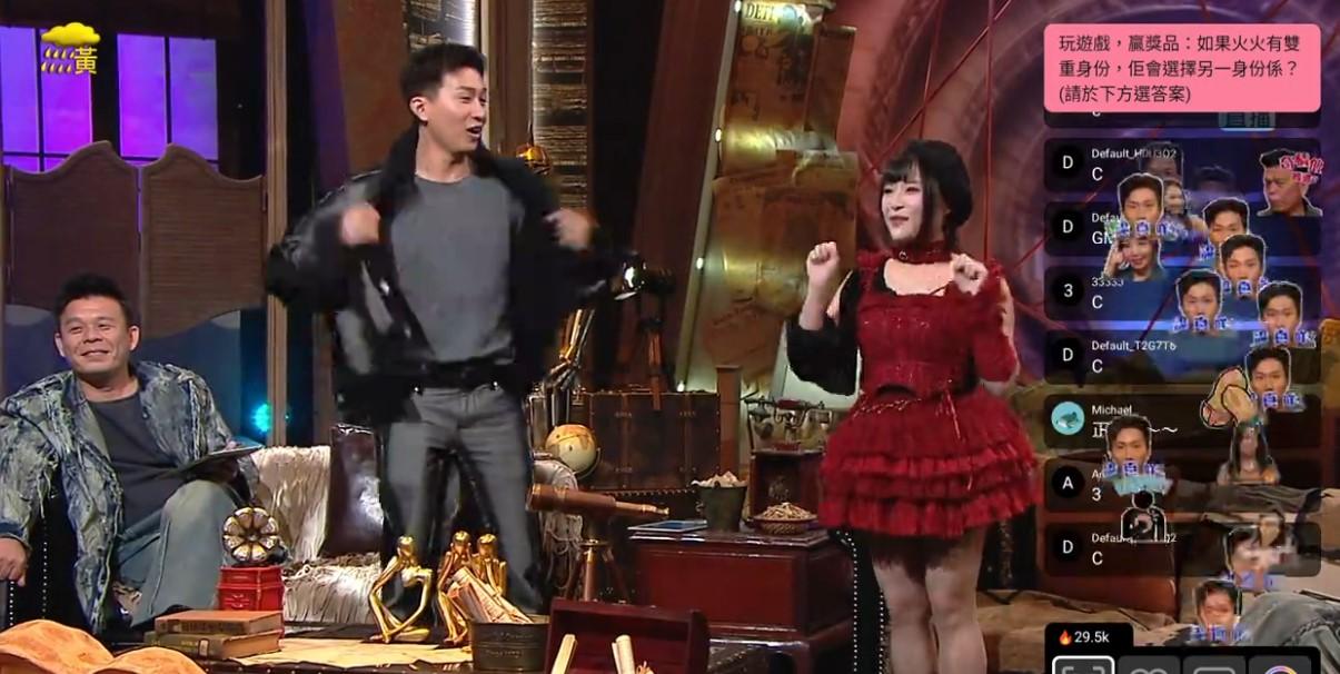 GM又跳又扮貓叫呼應Rika。