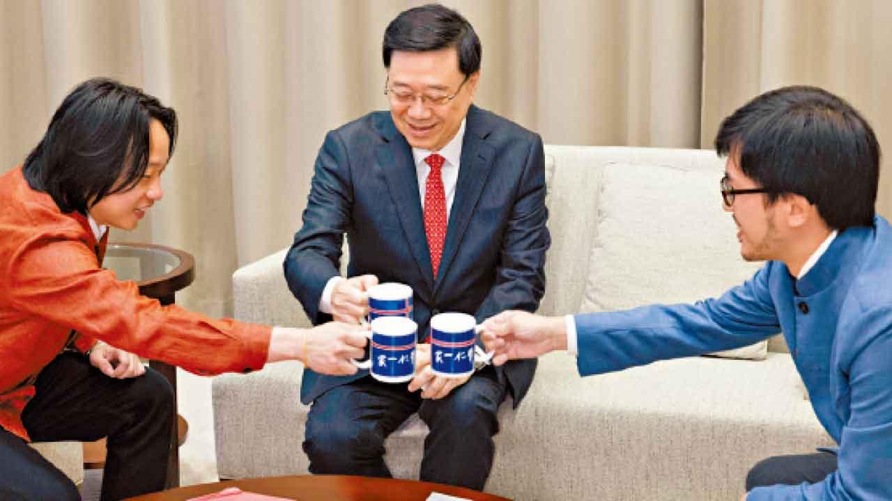 華仁仨人行