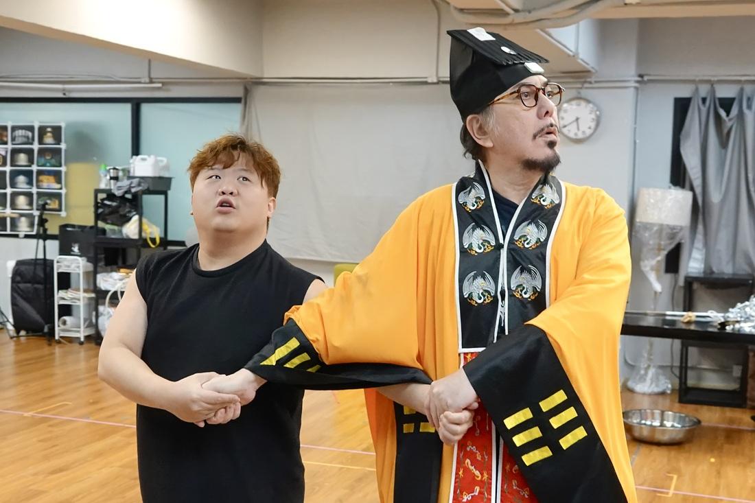 肥仔首次演舞台劇,自言好緊張,因為有黃秋生喺度。