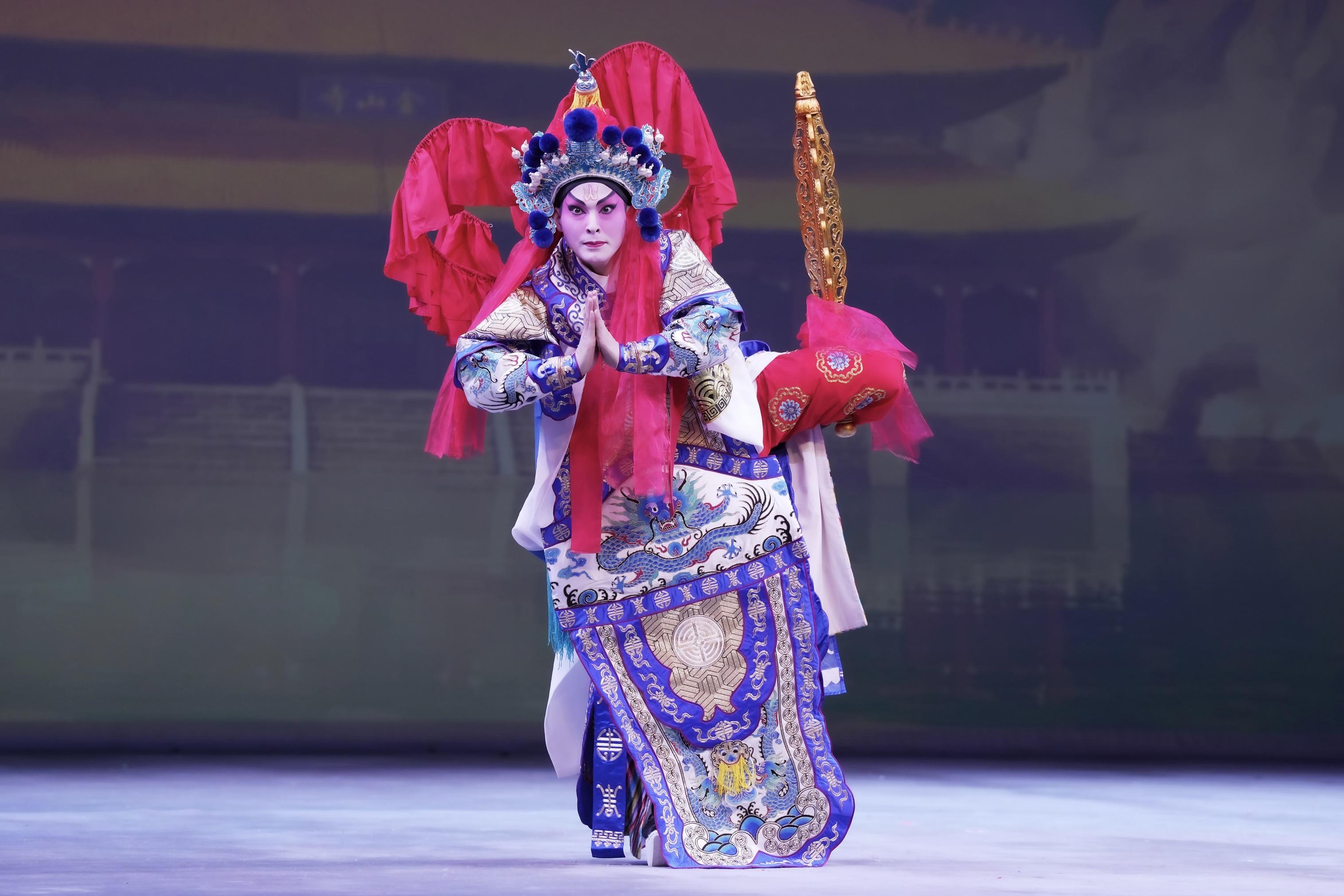 莫華敏飾演韋馱英武不凡。